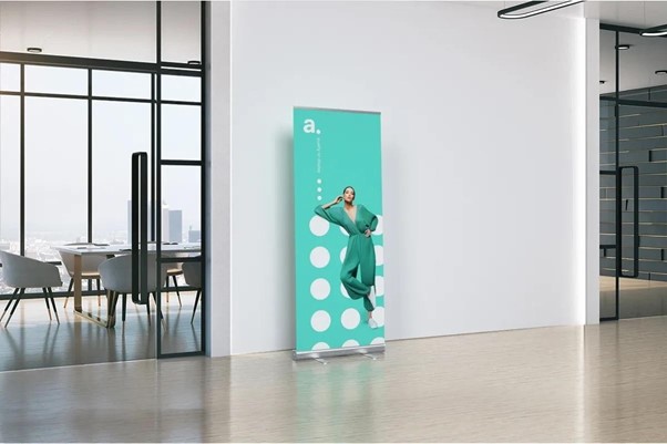 Roll-up publicidad: soporte móvil que impulsa el reconocimiento de tu marca